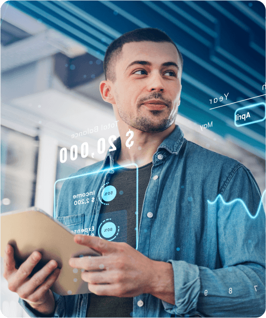 Homen com celular na mao